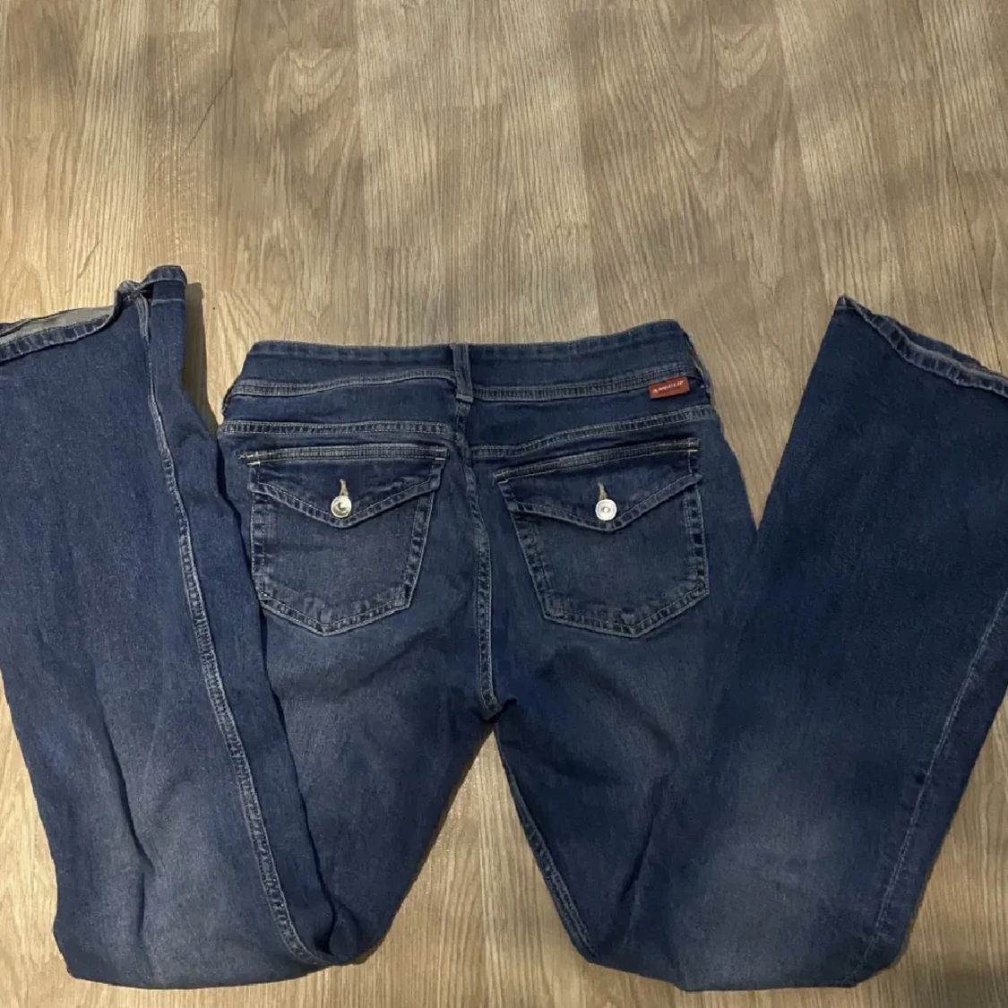 Lågmidjade jeans med fickor  - 90