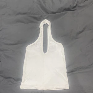 Topp  - Topp från Nelly, storlek xs, sitter även bra som storlek S, använd endast ett får tal par gånger. 