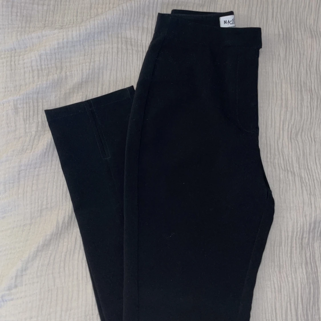 Kostymbyxor med slits NAKD - 90