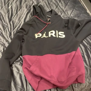 Såg hodie  - En psg hodie i perfekt sick 