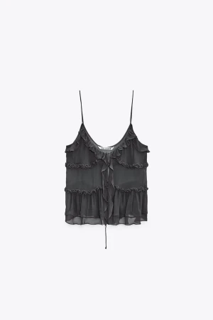 Zara Volang topp - Säljer denna volang topp från Zara, då den tyvärr inte kommer till användning. Enbart använd en gång (OOPS, andra bilden är lånad)