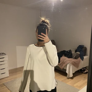 Zara blus - Nyskick! Inga defekter va jag kan se:) Nypris 399kr