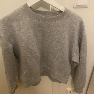 Sweatshirt från H&M - Säljer en jättefin sweatshirt från h&m❤️