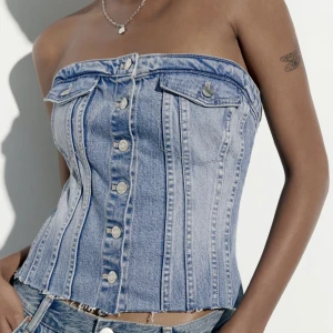 Zara topp - Helt ny zara topp säljer då jag glömde att skicka tillbaka💗 lappen kvar💗använd gärna köp nu💗