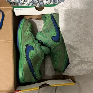 Grateful dead dunka  - Boxen är lite skadad 