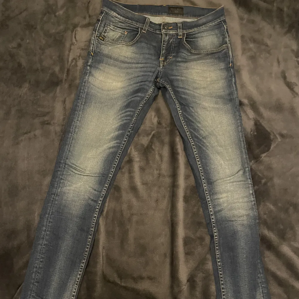 Snygga tiger jeans i modellen slim. Jättefint skick.. Jeans & Byxor.