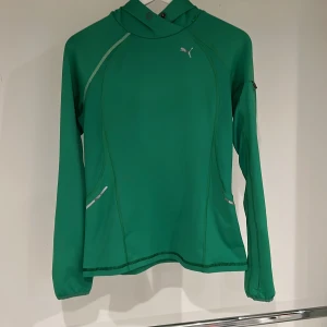 Puma hoodie  - Säljer även en sparsamt använd tunn, grön träningshoodie. Det är dock ingen ragdoll som jag utan av märket Puma som också verkar bra. 😹