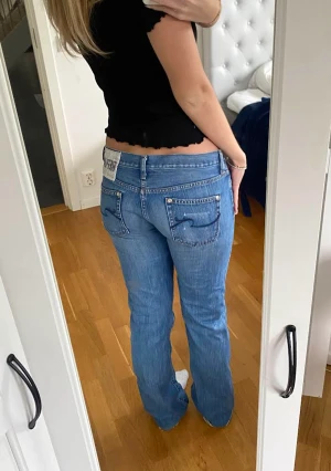 Jeans - Skit snygga replayjeans!🤩Har fixat en till knapp för att man ska kunna få det tajtare, men det går enkelt att ta bort💕