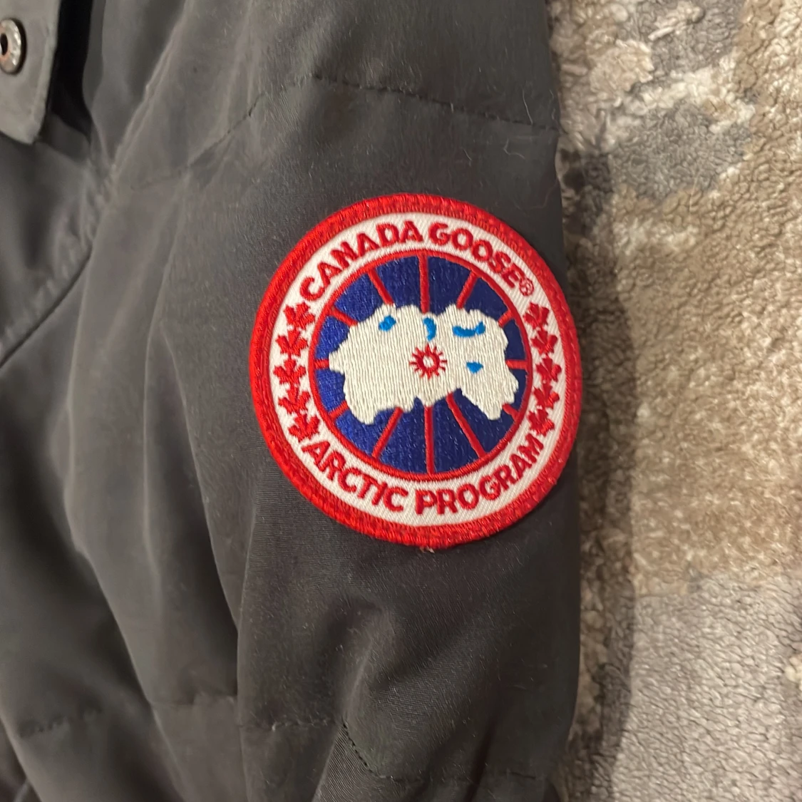 Säljer canada gosse jacka - 90