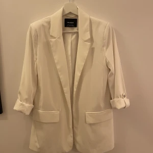 Vit kavaj  - Vit kavaj från pull&bear