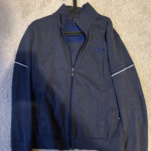 Hugo boss tröja - Inte använd så mycket cond 8/10 inga flaws