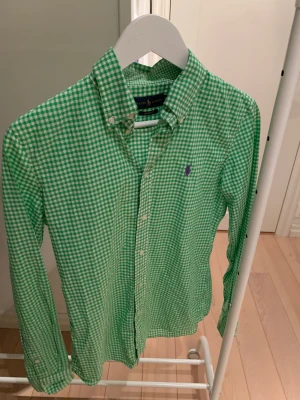 Ralph Lauren skjorta  - Grön rutig Ralph lauren skjorta som bär storleken 8 passar S Skick 8/10