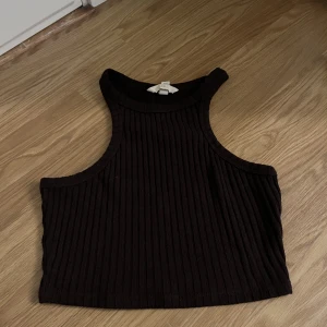 Top - Brun ribbad topp 