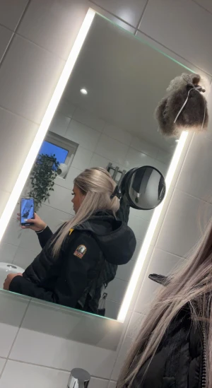 Parajumper Nolan - Säljer min parajumper jacka då den inte kommer till användning längre Barnstorlek M men sitter som S dam , sitter bra på mig som är 18, o 165 lång Inga märken ingeting  Nypris 3299kr Säljer den billigt då den inte kommer till användning  Anänvd 1 gång Max