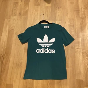 Adidas t-shirt - Säljer min Adidas t-shirt pga stilbyte🤝🏽 
