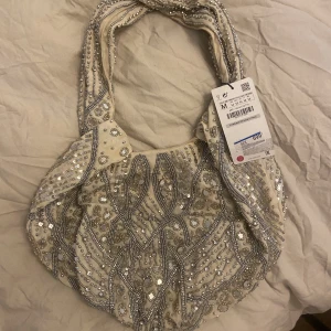 Glitter väska - Jättefin glittrig väska från Zara. Aldrig använd! 