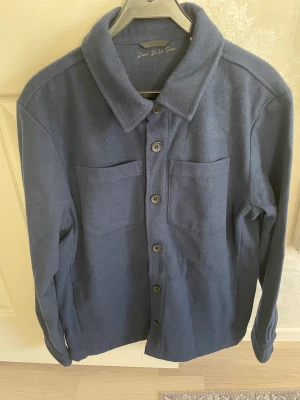 Donce de la sense - Donce de la sense overshirt i storlek L. Riktigt fet tröja och har inte använts en ändå gång.  Nypris 1200kr