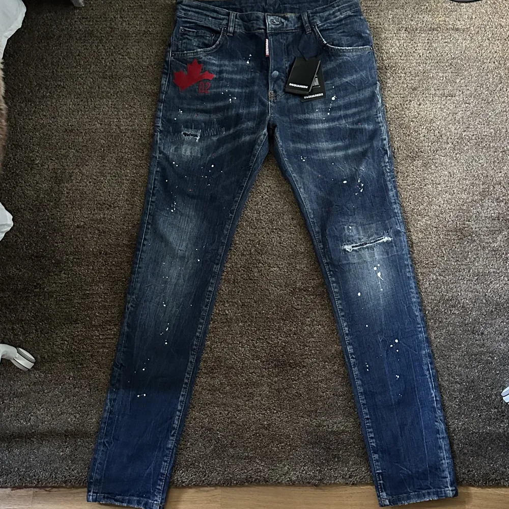 Helt nya disquared jeans skriv vid frågor eller funderingar!. Jeans & Byxor.