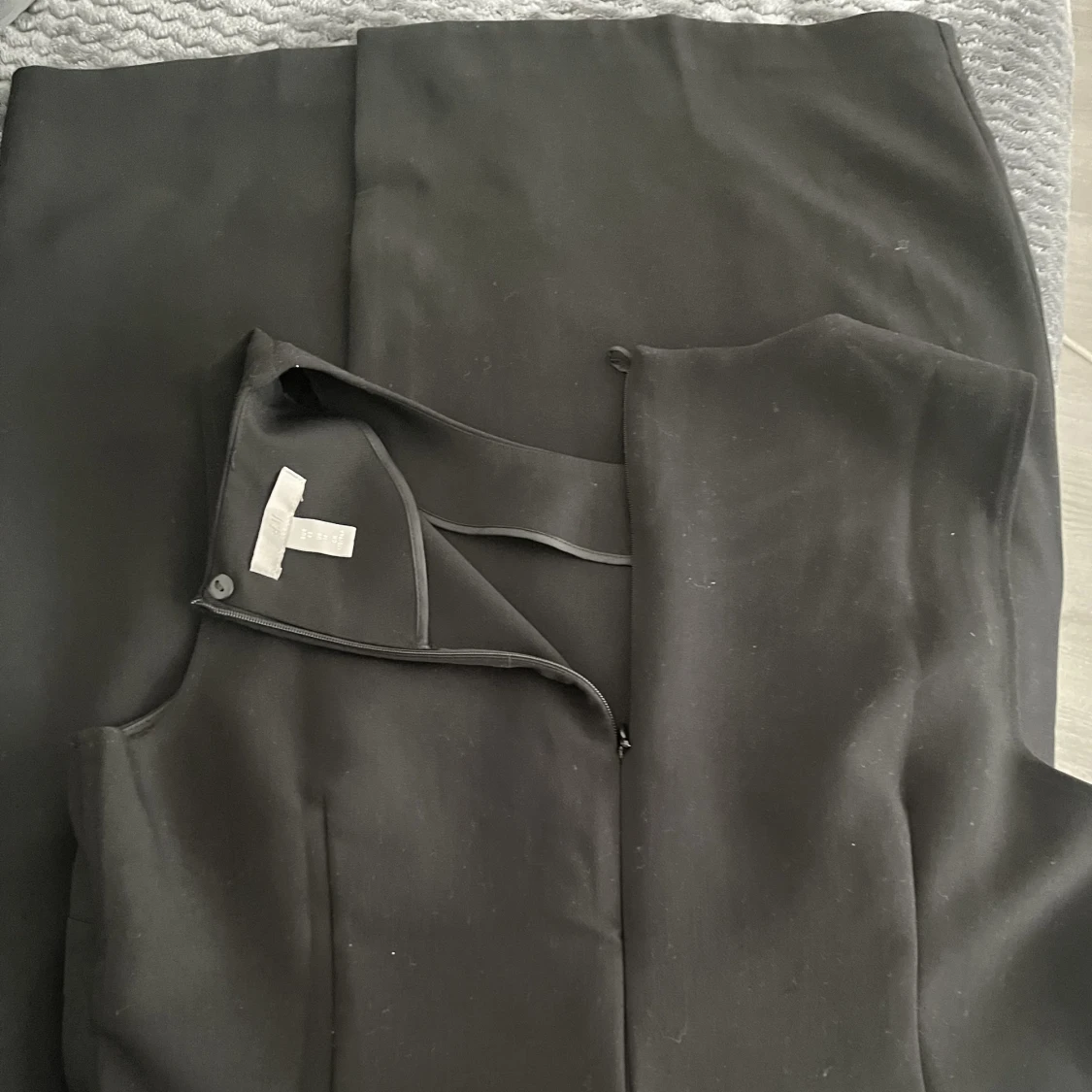 Enkel svart klänning  - 91