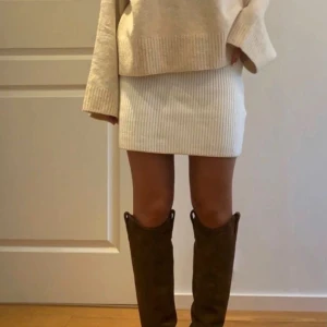 stickad kjol zara - säljer denna stickad kjol från zara då jag råkat köpa två🫶🏼
