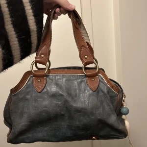 Äkta Marc Jacobs väska  - Jätte fin marc Jacobs väska, använd men inte överdrivet sliten 