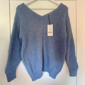 Stickad tröja  - Stickad tröja från NA-KD i storlek XXS men passar mer som XS-S. Aldrig använd med lappen kvar. Säljer då den inte passar mig