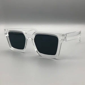 Solglasögon LILJA Dark - Helt nya!   Nedsatt pris jämfört med hemsidan💸   WWW.LILJA.STORE🌐