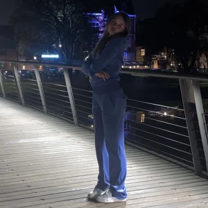 Juicy couture sett - Blå/grå juicy sett super bra skicka inga hål alla saker sitter fortfarande på, köpta för 2200kr💞 pris kan absolut diskuteras