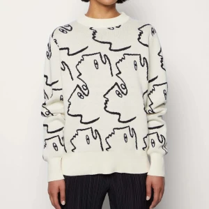 Monki tröja - Supersnygg och skön tröja från Monki. Använd vid något enstaka tillfälle men känner att den inte riktigt passar min stil. Nyskick!!