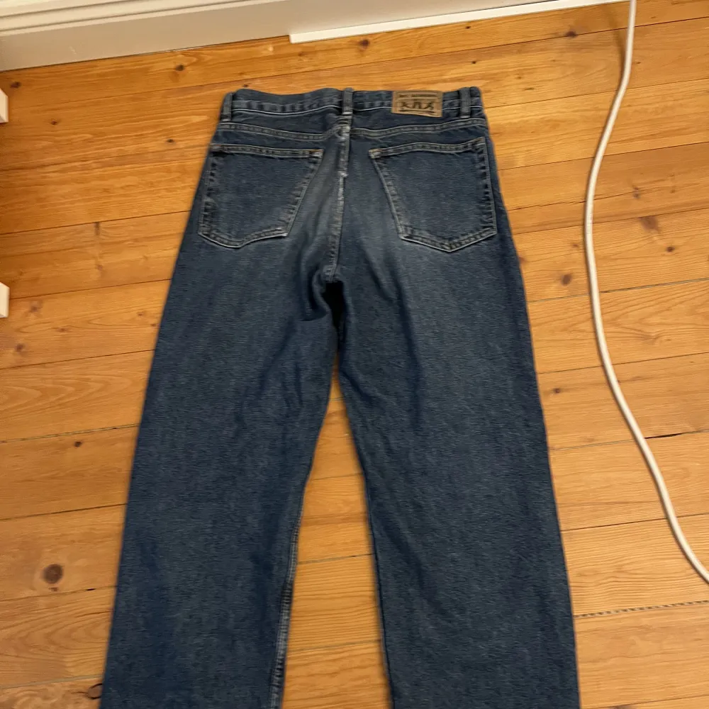 Sweet sktbs byxor som är riktigt mycket använda och ganska slitna så därför säljer jag dom väldigt billigt.. Jeans & Byxor.