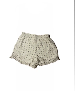 Linenshorts - Aldrig använd, köpt på Veromoda. Ny skick. Skriv om du har frågor! :)