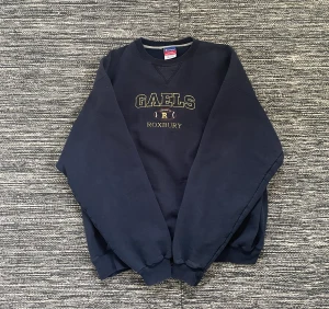 Vintage sweatshirt  - Säljer denna magiska vintge sweatshirt i en mörkblå färg.  Storlek Xl men passar Large/medium