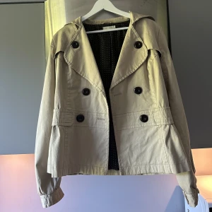 Jacka  - Bra skick, storlek L men är mer en M