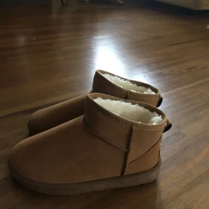 Uggs - Fake uggs storlek 38/39 säljer då jag behöver en större storlek 150 kr 