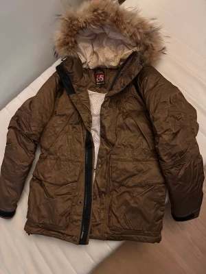 Vinterjacka  - Aldrig använda jackan. Köpte för 5000 kr 