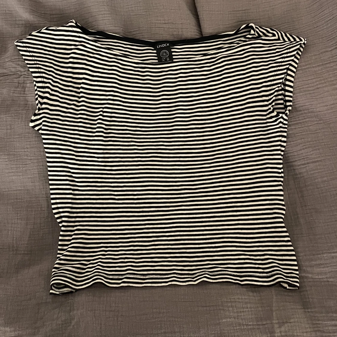 Svart och vit randig topp