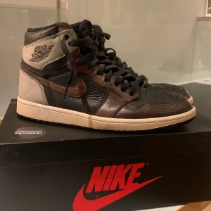 Nike air jordan 1 retro high patina - Bra skick, använts ett fåtal gånger. Storlek 44