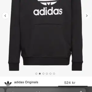 Adidas hoodie i bra skick, säljer för kommer inte till användning💕
