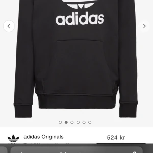 Adidas hoodie - Adidas hoodie i bra skick, säljer för kommer inte till användning💕