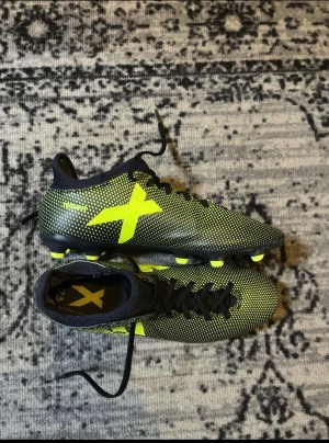 Adidas Fotbollskor  - Jätte clean fotbollskor använda endast 2 gånger och är jättesköna