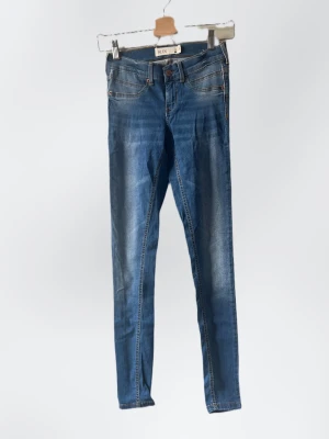 Jeans - Jeans från Ginatricot. Använd fåtal gånger, bra skick. 