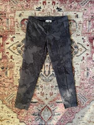 LIU-JO Business Trousers Chinos  - Säljer nu dessa fina byxor. 🌟