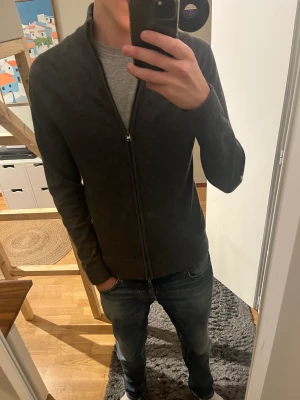 Merino full zip - Intressekoll på denna fina merino full zip ifrån these glory days. Inga defekter. Og pris: 1300kr, mitt pris: 499