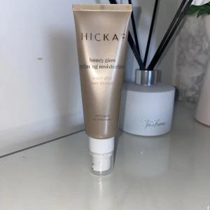 Hickap primer  - Säljer denna primer ifrån Hickap då den inte kommer till användning  Det mesta är kvar i förpackningen  Nypris:299  Säljs för 150kr+frakt🩷 Bara fråga efter egna bilder