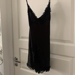 Nattlinne  - Väldigt fint nattlinne, osäker på märke men gissar på hunkemöller