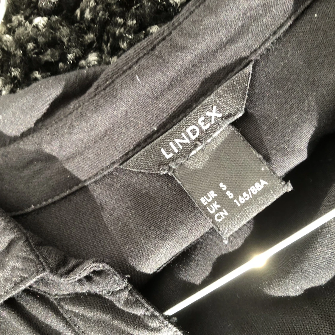 Svart klänning/tunika med knytning fram - 90