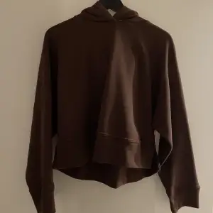 Cropped hoodie från Zara som aldrig kommit till användning.  Nyskick! 💞