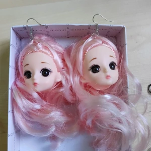 "Dockhuvud" örhängen - Crybaby stil dockor örhängen.  Ny och oanvänd