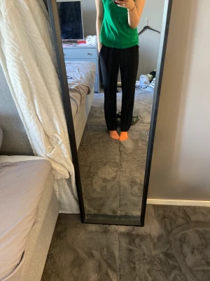 Lågmidjade kostymbyxor - lågmidjade fina kostymbyxor från Vera Moda! Säljer då jag aldrig använder dem, Storlek s/32