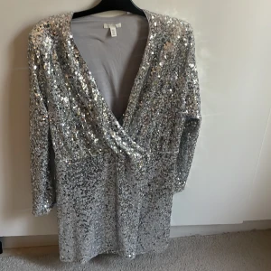 Paljettklänning  - Endast använd en gång, ifrån H&M 